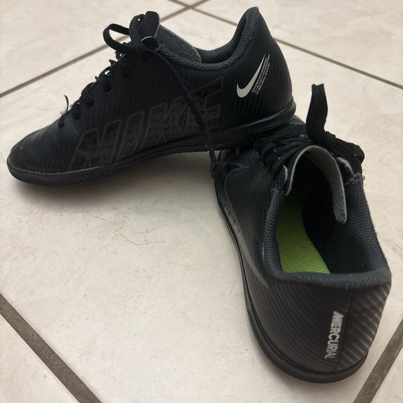 Nike Mercurial Vapor 15 Club Black Lace Up Soccer Shoes size 1.5Y - Picture 3 of 6